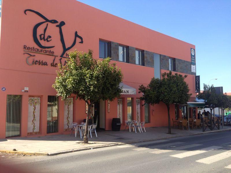 Hotel Leon Tierra De Vinos La Palma Del Condado Luaran gambar